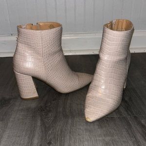 Express, Soft Pink, Size 6, Booties